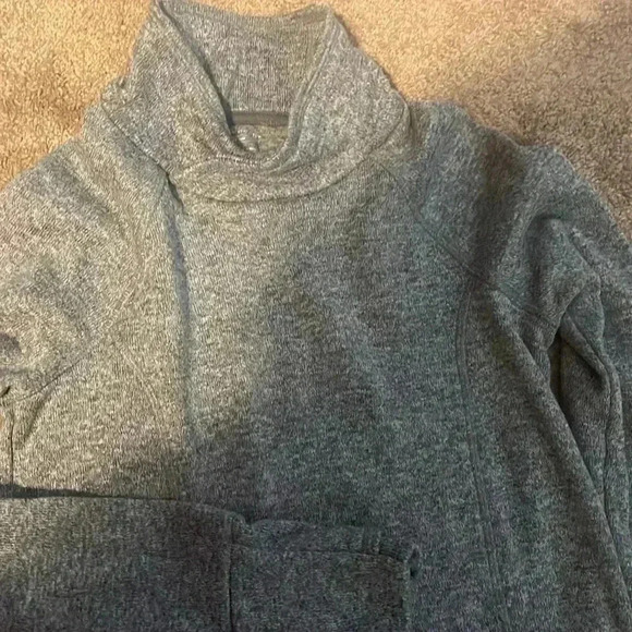 TEK Gear pullover size small - Picture 3 of 3